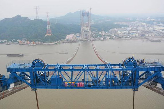 成華起重滑車參與五峰山長(zhǎng)江大橋建造